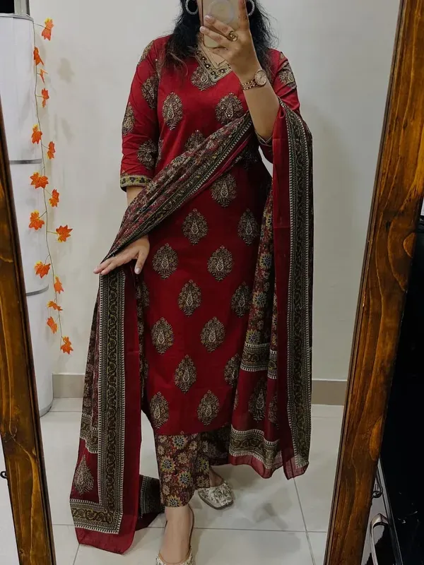 Women_Straight_V_Neck_Floral_Printed_Cotton_Red_Kurta_With_Pant_And_Dupatta
