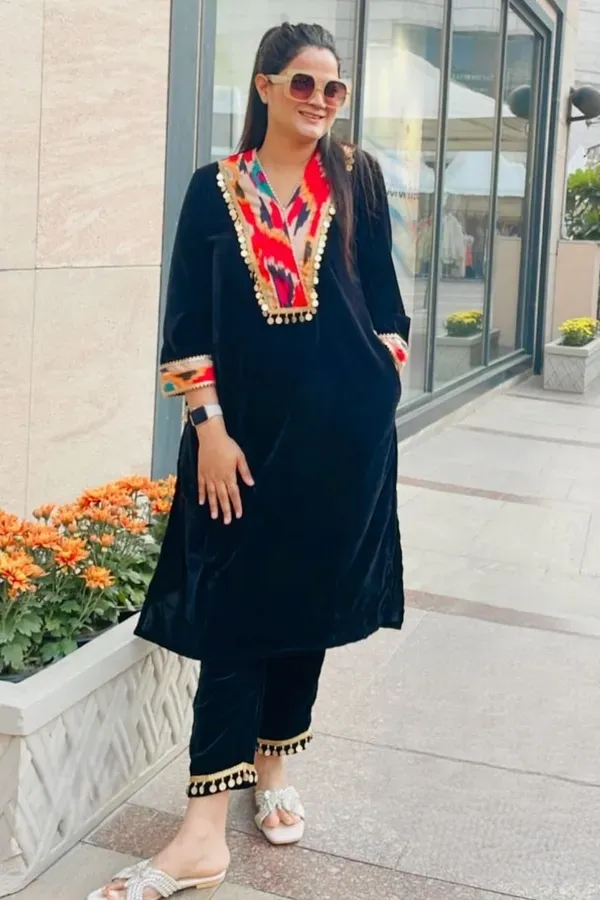Women_Tassels_Worked_On_Neck_Black_Velvet_Kurti_With_Pant
