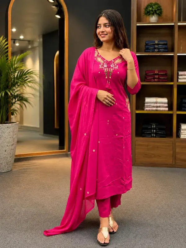 Women_Trendy_Straight_Mirror_And_Floral_Embriodered_Worked_Pink_Cotton_Kurt