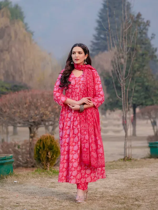 Women_Trendy_Dark_Pink_Cotton_Flower_Printed_Mirror_Worked_Kurta_And_Pant_W_More