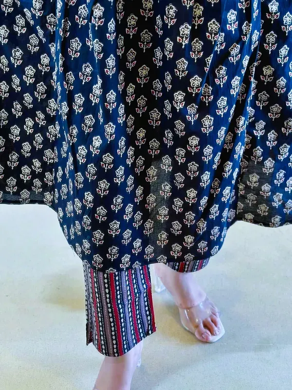 Women_Fully_Flared_Anarkali_Cotton_Floral_Printed_Blue_Kurta_And_Pant_With