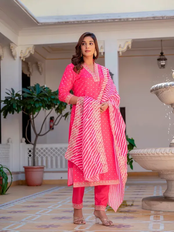 Pink_Muslin_Kurti_With_Pant_And_Dupatta_For_Women