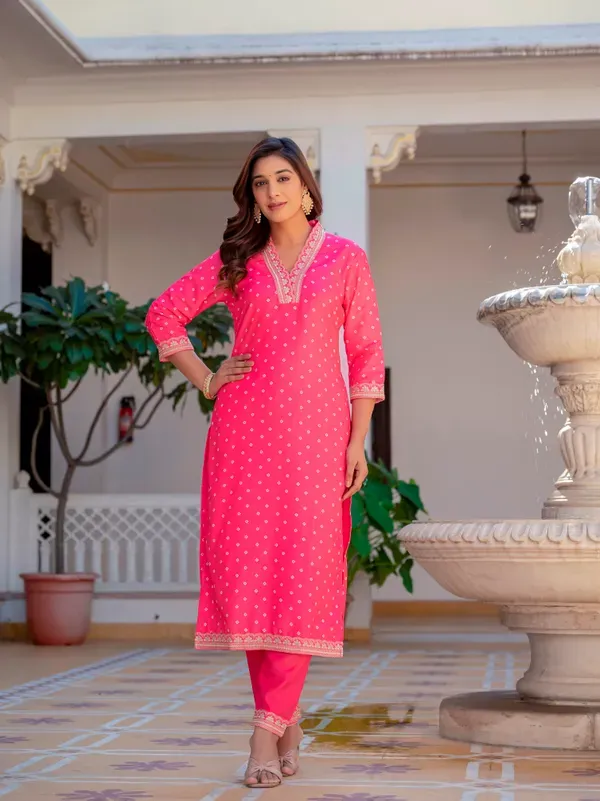 Pink_Muslin_Kurti_With_Pant_And_Dupatta_For_Women