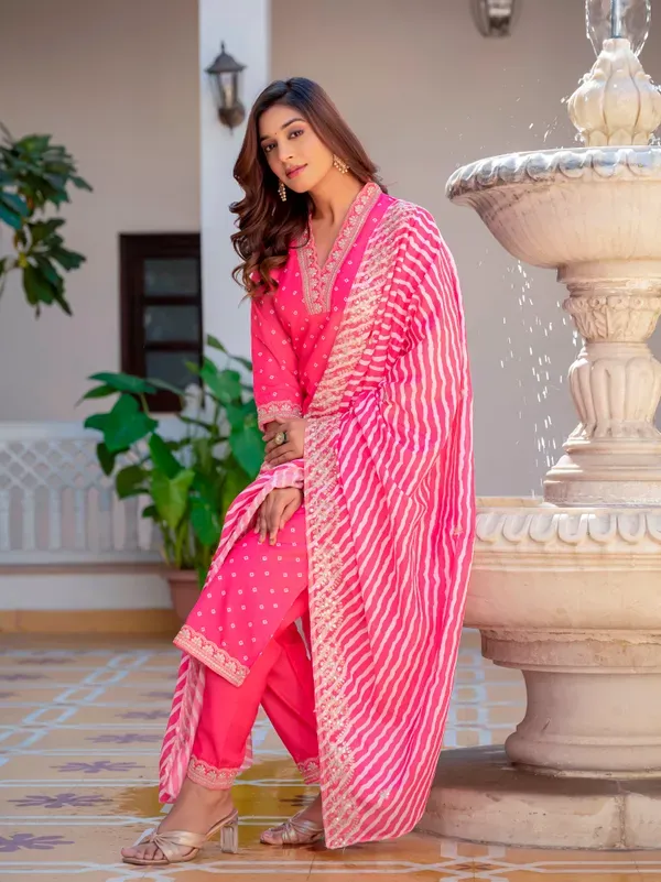 Pink_Muslin_Kurti_With_Pant_And_Dupatta_For_Women