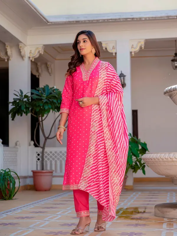 Pink_Muslin_Kurti_With_Pant_And_Dupatta_For_Women
