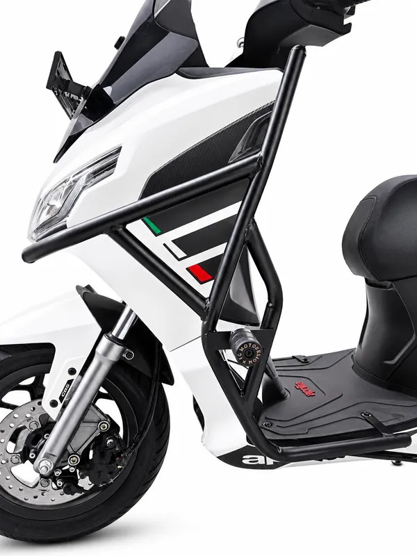 Aprilia_SXR160_Slider_Guard_Set
