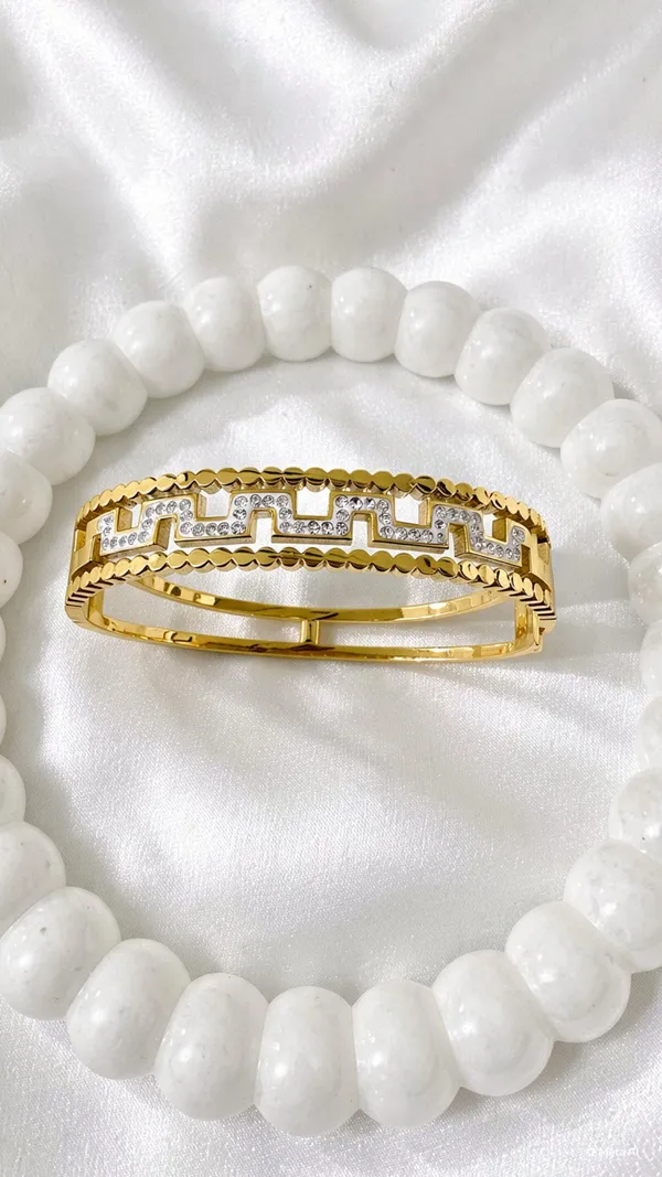 Timeless_Elegance_Anti_Tarnish_Bracelet