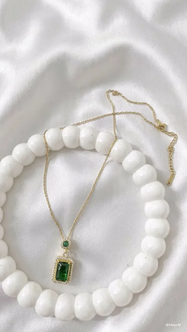 Emerald_Stone_Pendent_Green