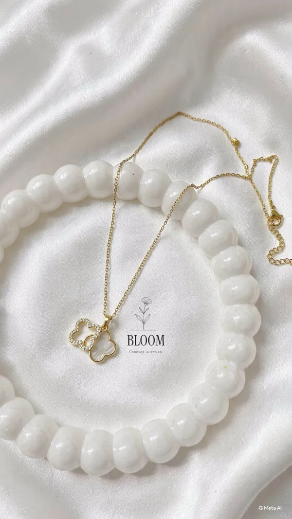 Clove_Pendent_White