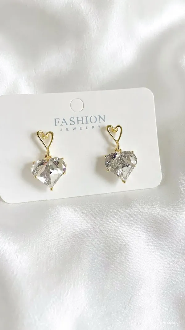 Heart_Shape_Earrings_White