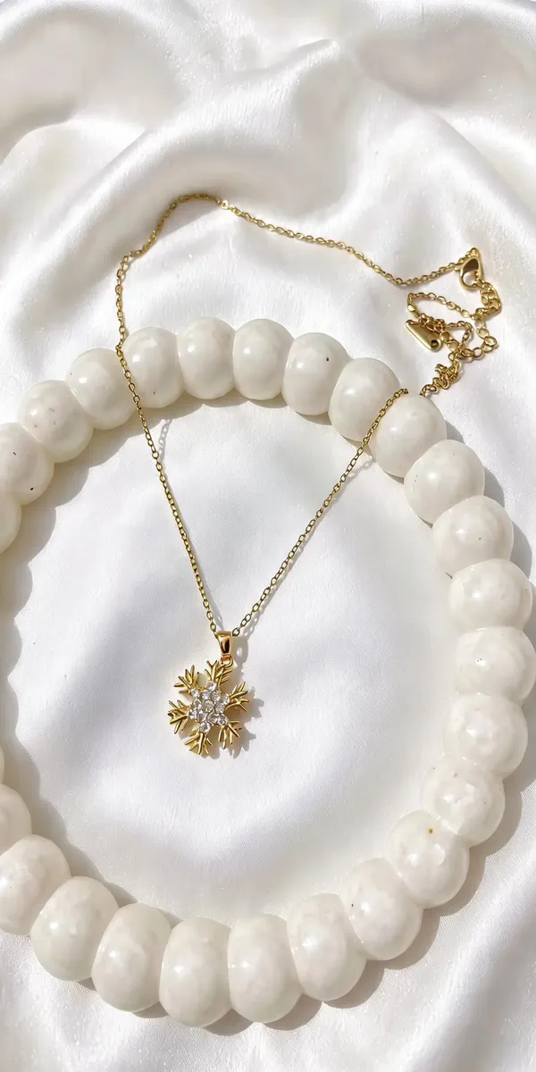 Snow_Pendent_White