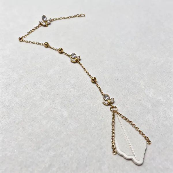 Tulip_Statement_Hand_Chain_White
