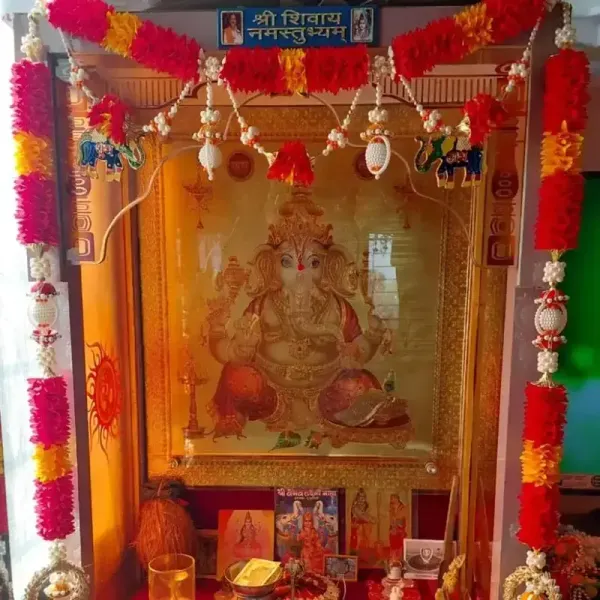 Temple_Toran_With_Hangings