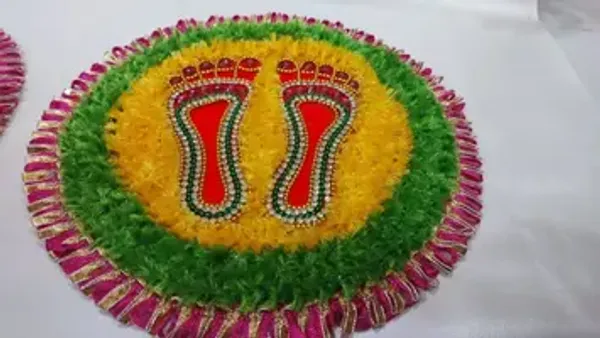 Handmade_Fer_Traditional_Laxmi_Footprint_Patches_With_Rangoli_And_Door_Entrance_Set_Of_2