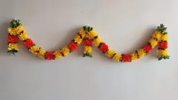 Handcrafted_Artificial_Marigold_Flower_Toran_For_Main_Door_Decoration_Traditional_Yellow_Orange_Floral_Garland