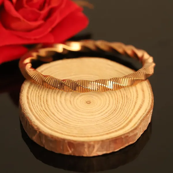 Gold_Tone_Metal_Ribbed_Hair_Band_for_Women