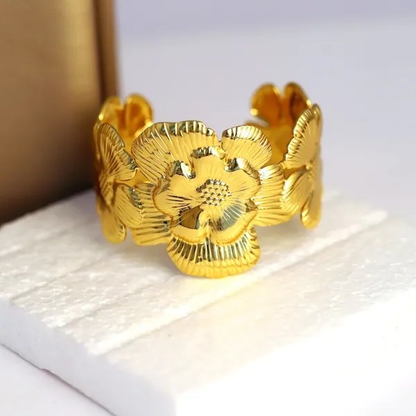 Gold_Floral_Design_Cuff_Bangle_Bracelet_for_Women