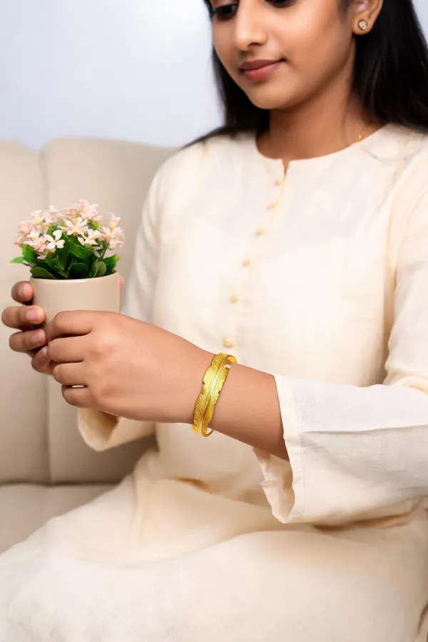 Gold_Tone_Feather_Design_Cuff_Bracelet