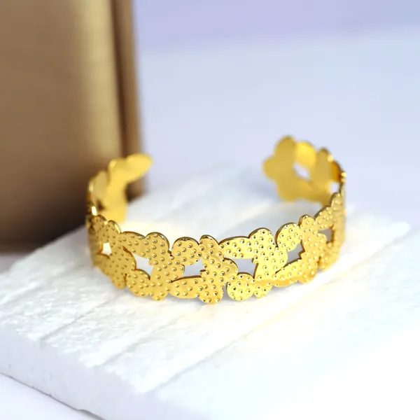 Gold-Tone_Floral_Tiara_for_Girls