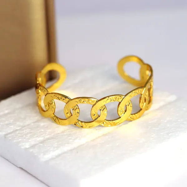 Gold_Tone_Link_Design_Bracelet_for_Women