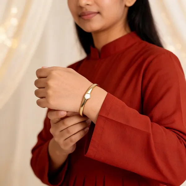 Gold_Tone_Oval_Stone_Bangle_for_Women