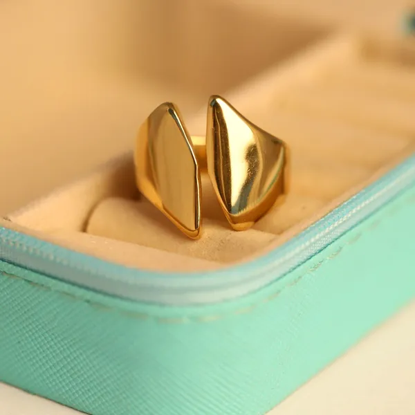 Gold_Tone_Statement_Ring_for_Women