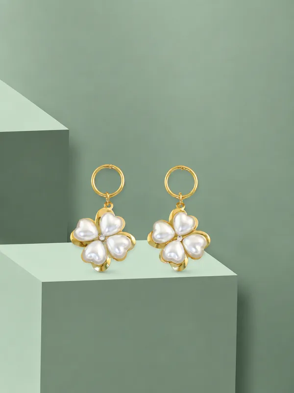 Gold_Tone_Pearl_Flower_Hoop_Earrings_for_Women