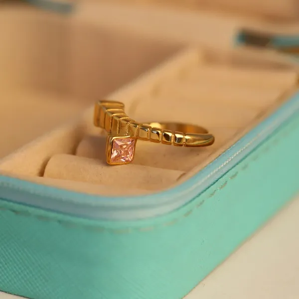 Gold_Tone_Rectangular_Stone_Ring_for_Women