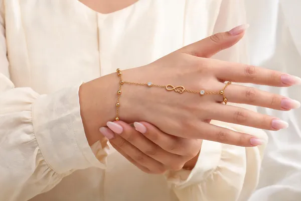 Gold_Tone_Crystal_Hand_Chain_Bracelet_Ring_for_Women
