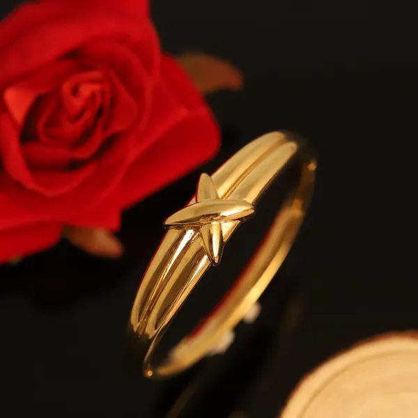 Gold-Tone_Star_Design_Bangle_for_Women