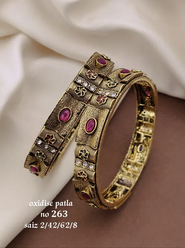 Gold_Tone_Oxidised_Stone_Studded_Bangle_for_Women