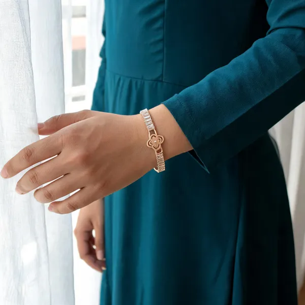 Rose_Gold_Crystal_Floral_Bangle_for_Women