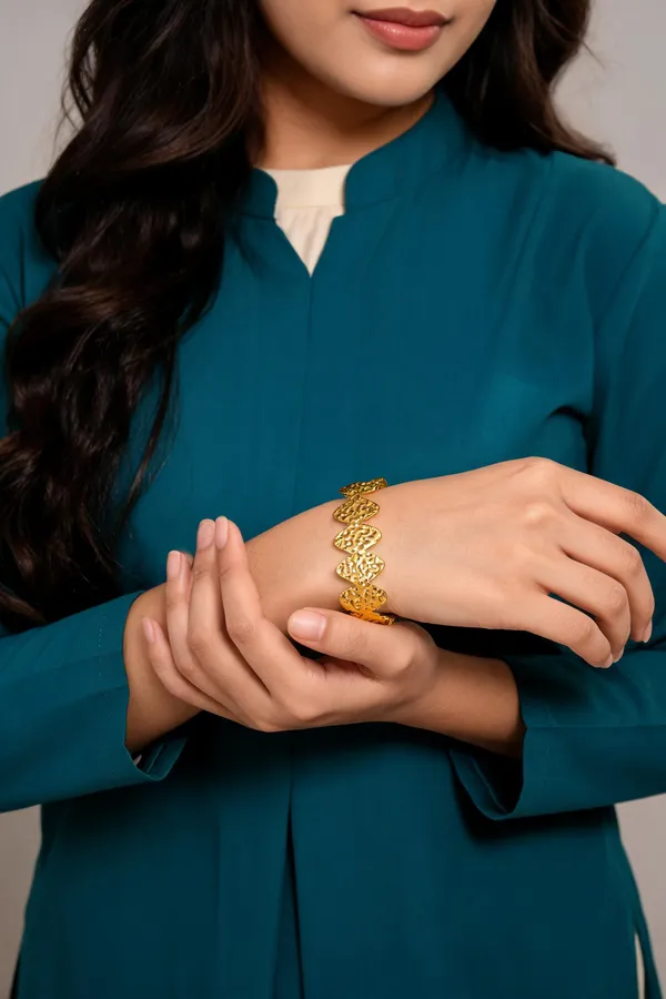 Gold-Tone_Textured_Bangle_for_Women
