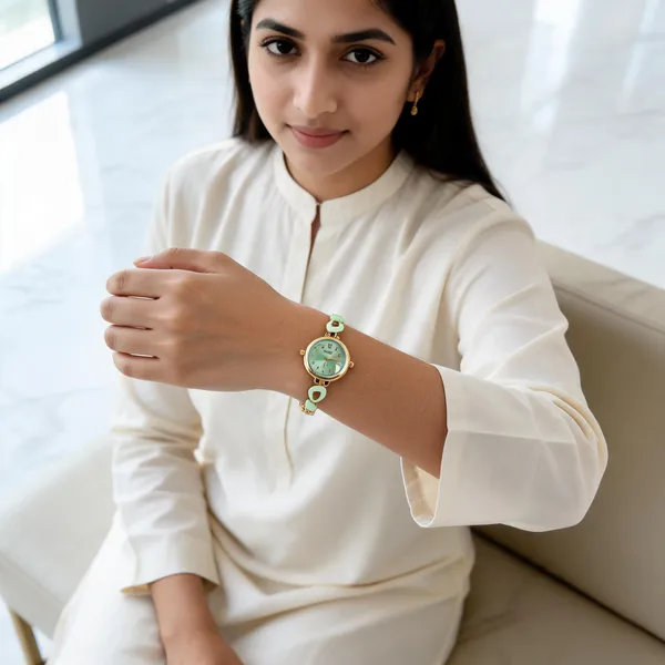 Gold_Tone_Analog_Bracelet_Watch_for_Women