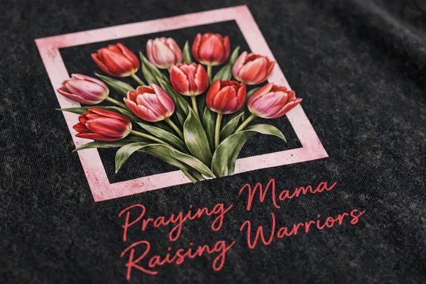 Pineberry_Tulips_Oversized_Tee