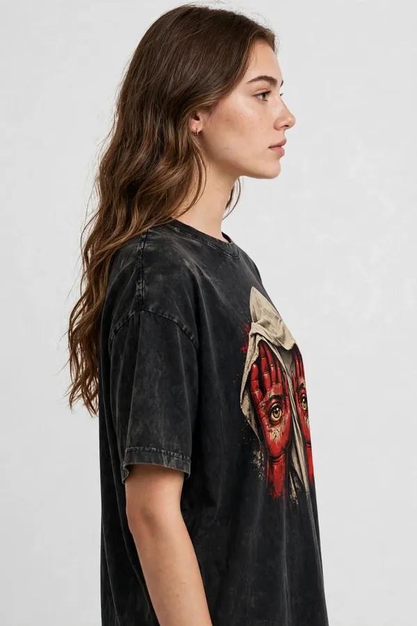Pineberry_Crimson_Gaze_Oversized_Tee