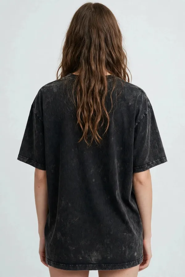 Pineberry_Crimson_Gaze_Oversized_Tee