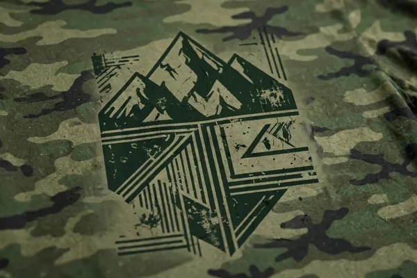 Men_Green_Camo_Graphic_T-Shirt