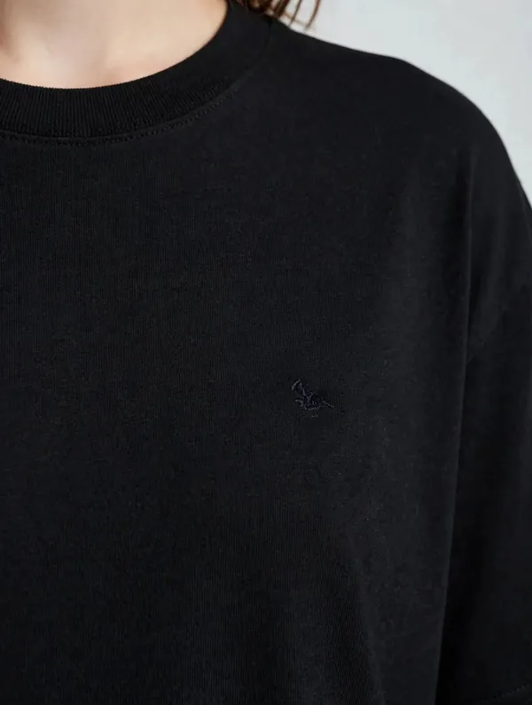 Women_Black_Minimal_Logo_Oversized_T-Shirt