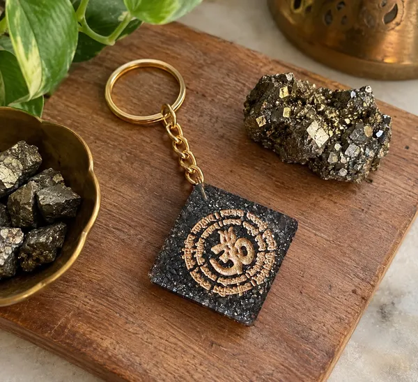 Natural_Pyrite_Crystal_Keychain_Wealth_Prosperity_Success_Stone