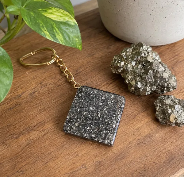 Natural_Pyrite_Crystal_Keychain_Wealth_Prosperity_Success_Stone