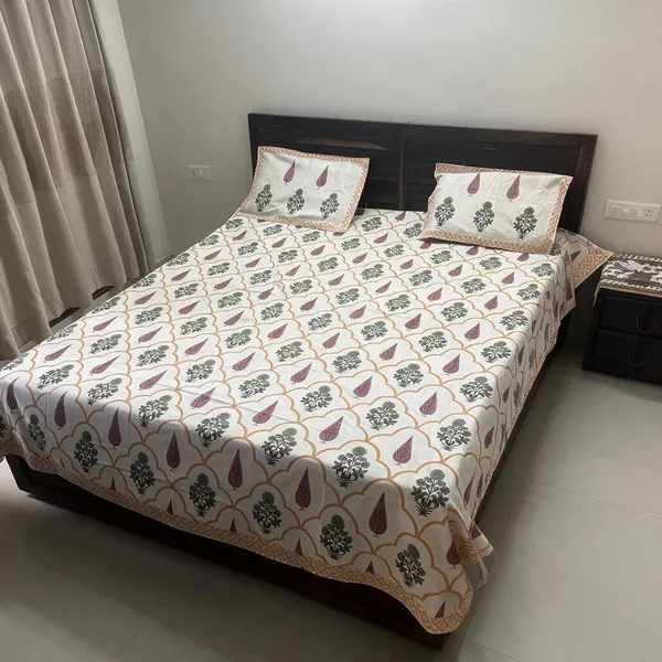 Printed_Floral_King_Size_Bedsheet_With_Pillow_Covers