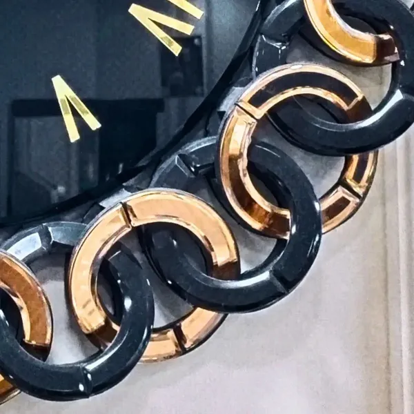 Unique_Audi_Rings_Style_Mirror_Wall_Clock