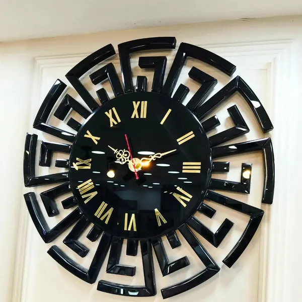 Unique_Gucci_Mirror_Wall_Clock_With_Black