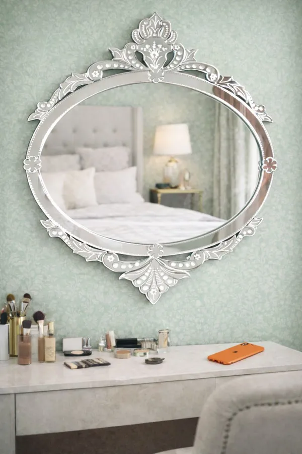 Handmade_Silver_Glass_Oval_Venetian_Mirror_With_Etched_Design