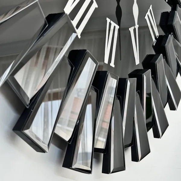 Up_Down_Design_Black_Mirror_Wall_Clock