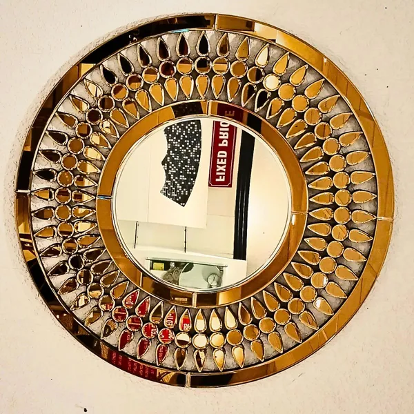 Modern_Unique_Decorative_Round_Shape_Wall_Mirror