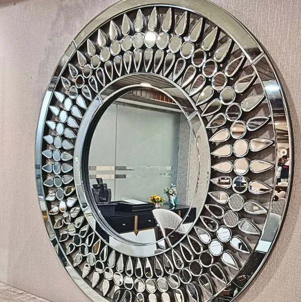 Beautiful_Round_Wall_Mirror_New_Design