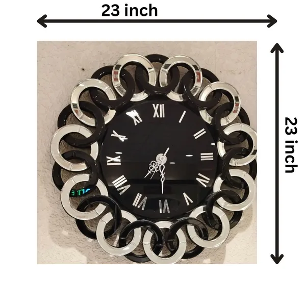 Glamorous_Mirror_Wall_Clock_With_Black_And_White_Finish_Audi