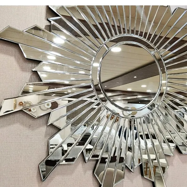 Sunbrust_Wall_Mirror_Full_Finshed_Round_Shape